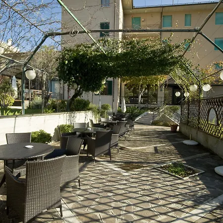 Hotel Villa Ricci & Benessere-3